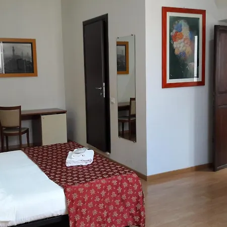 Mimosa Pantheon * روما