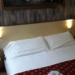 Mimosa Pantheon Hotel *