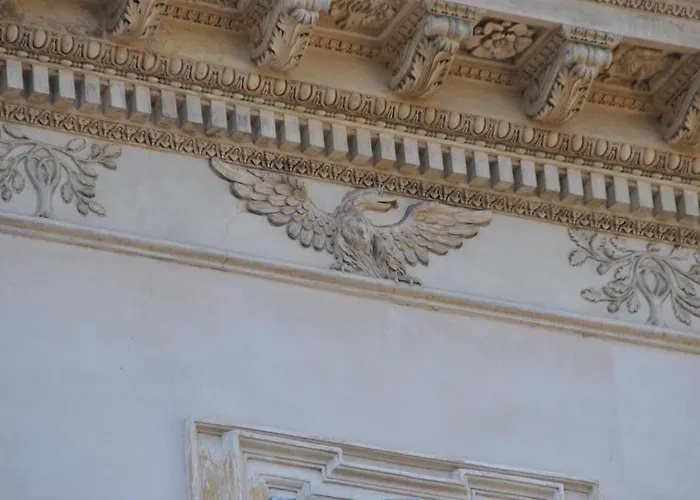 Mimosa Pantheon מלון *